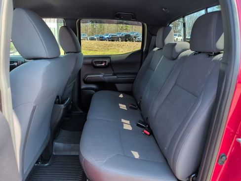 Used 2019 Toyota Tacoma TRD Sport w/ Technology Package AWD/4WD image 32