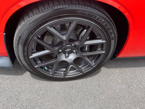 Used 2017 Dodge Challenger R/T Scat Pack RWD image 9