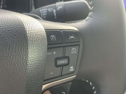 Used 2025 Toyota Camry SE w/ Convenience Package image 12