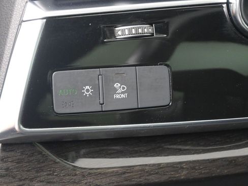 Used 2019 Audi Q8 Premium Plus w/ Premium Plus image 18