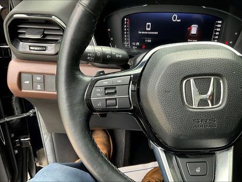 Used 2025 Honda Pilot Elite image 11