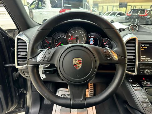 Used 2014 Porsche Cayenne S image 22