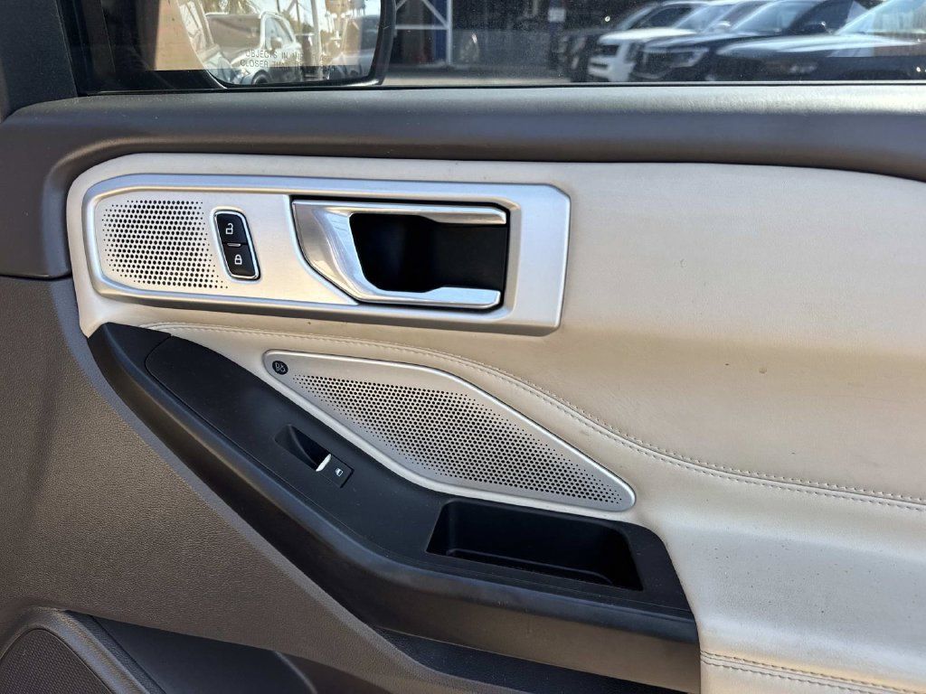 Used 2020 Ford Explorer Platinum w/ Premium Technology Package AWD/4WD image 16