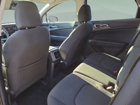 Certified 2024 Kia Sportage LX FWD image 6