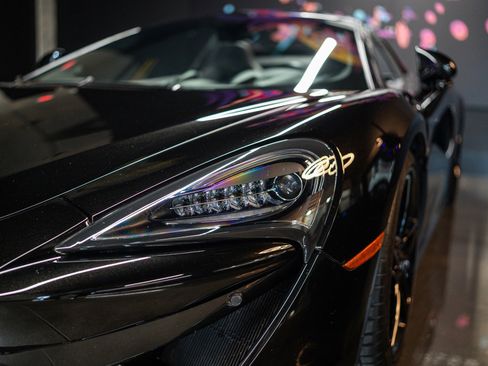 Used 2019 McLaren 570S Spider image 15