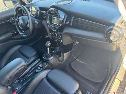 Used 2019 MINI Cooper S w/ Premium Package image 10
