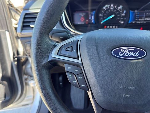 Used 2018 Ford Fusion SE image 23