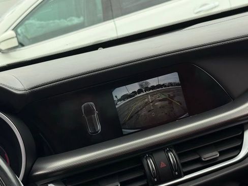 Used 2024 Alfa Romeo Stelvio Veloce image 3