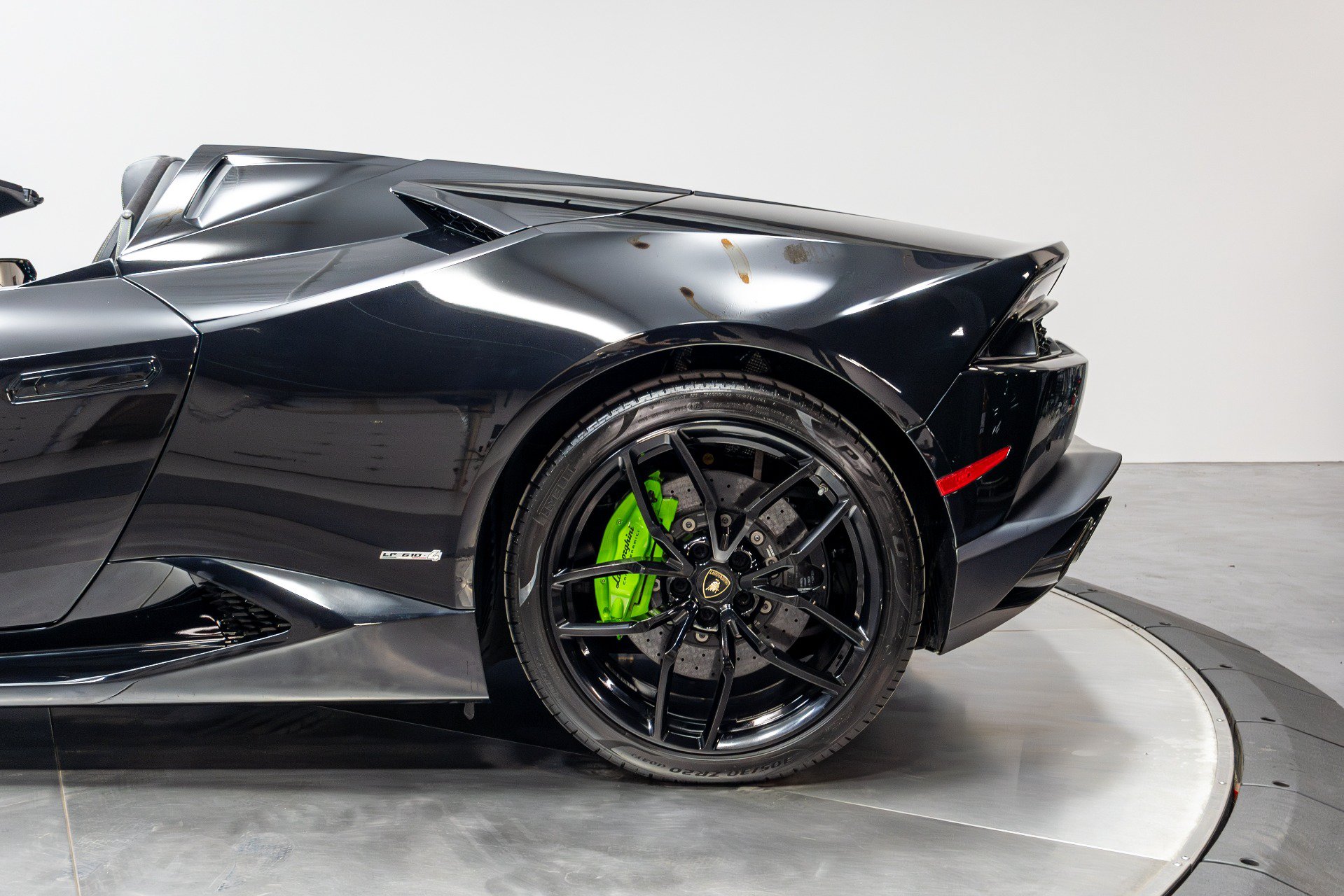 Used 2017 Lamborghini Huracan LP 610-4 AWD/4WD image 41