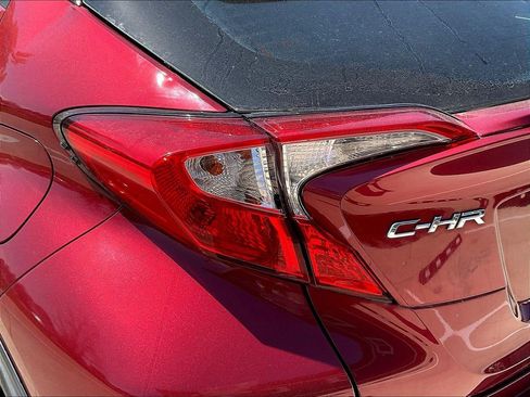 Used 2018 Toyota C-HR XLE FWD image 22