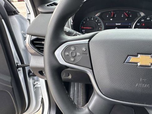 Used 2023 Chevrolet Traverse LT image 39