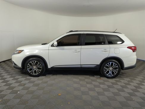 Used 2016 Mitsubishi Outlander SEL image 4