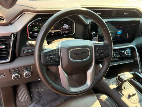Used 2024 GMC Sierra 1500 Denali w/ Technology Package AWD/4WD image 17