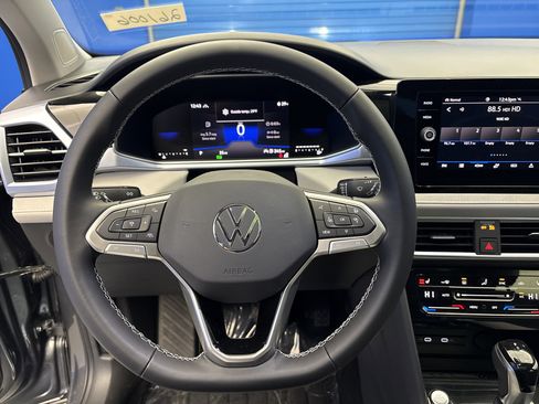New 2026 Volkswagen Taos SE image 14