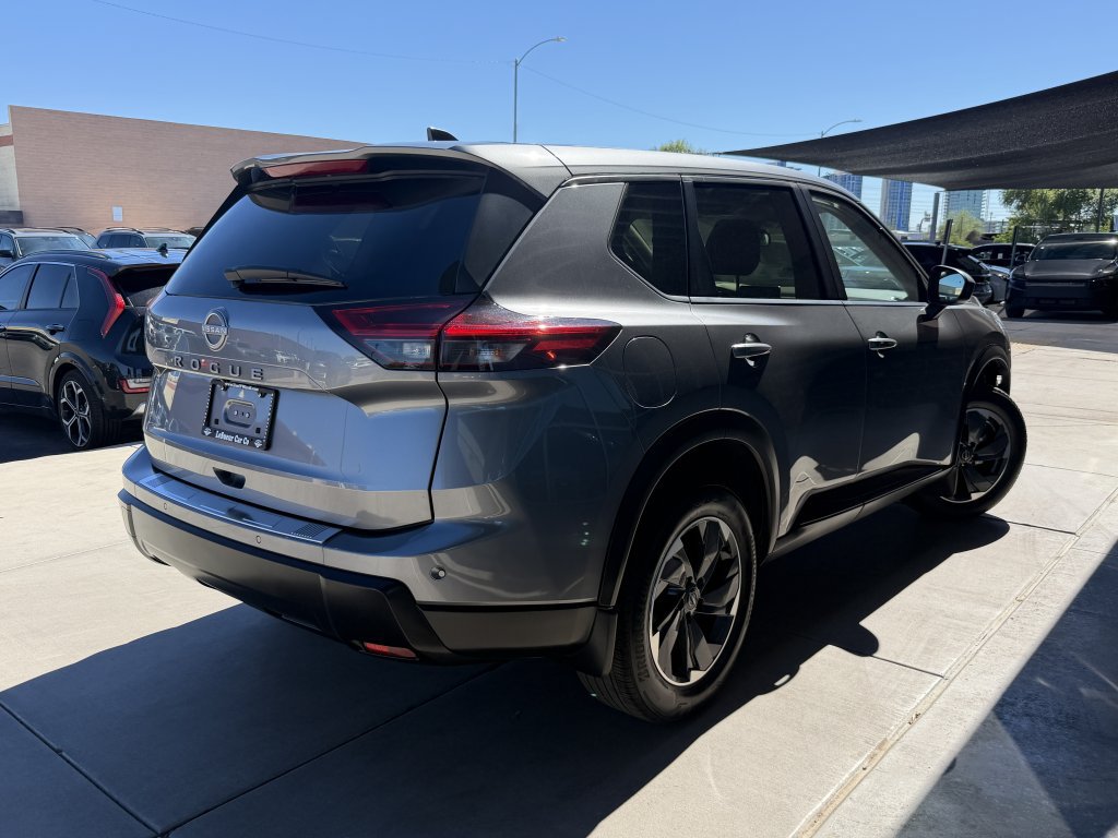 Used 2025 Nissan Rogue SV FWD image 4