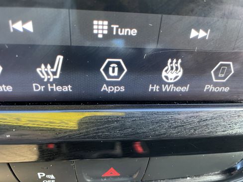 Used 2019 Jeep Cherokee Limited image 22