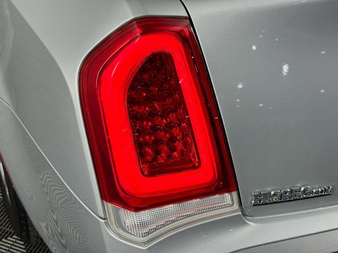 Used 2020 Chrysler 300 Touring image 35