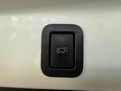 Used 2019 Toyota Highlander Limited image 22