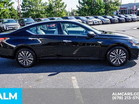 Used 2025 Nissan Altima 2.5 SV FWD image 8
