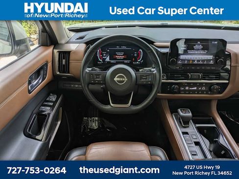 Used 2024 Nissan Pathfinder Platinum FWD image 23