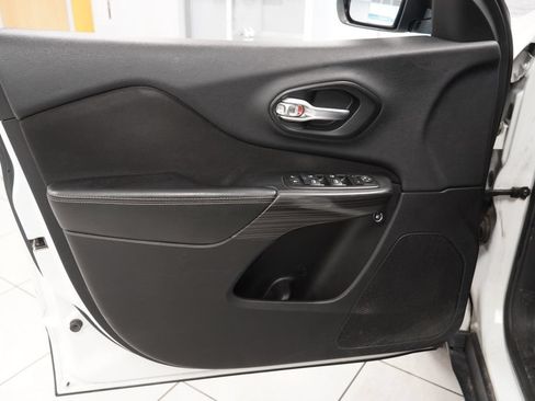 Used 2015 Jeep Cherokee Sport w/ Sport Appearance Group FWD image 16