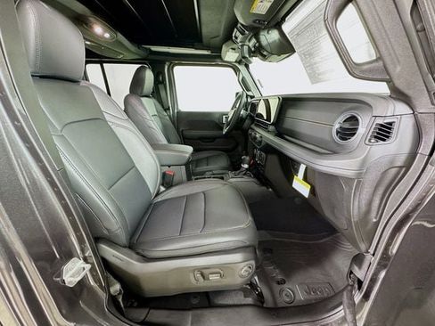 New 2026 Jeep Wrangler Unlimited Sahara AWD/4WD image 31