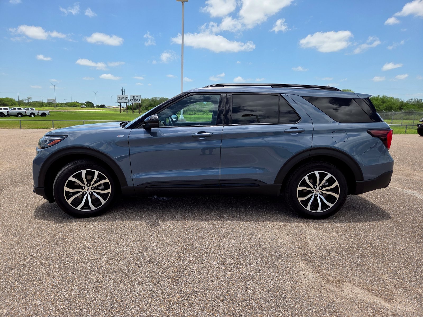 Used 2025 Ford Explorer ST-Line RWD image 4