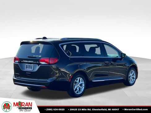 Used 2018 Chrysler Pacifica Touring-L Plus w/ Tire & Wheel Group FWD image 5