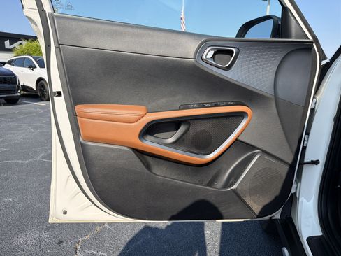 Used 2025 Kia Soul EX FWD image 8