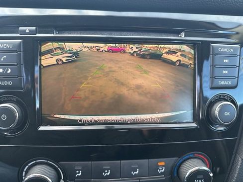 Used 2018 Nissan Rogue S image 11