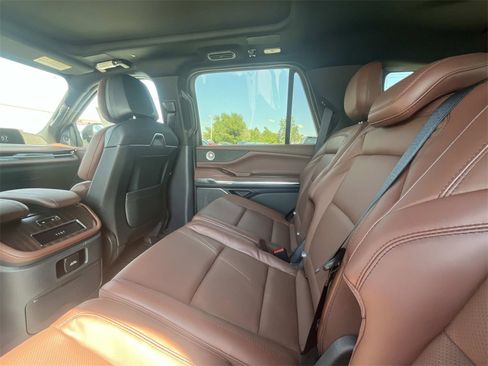New 2025 Lincoln Navigator Reserve image 13