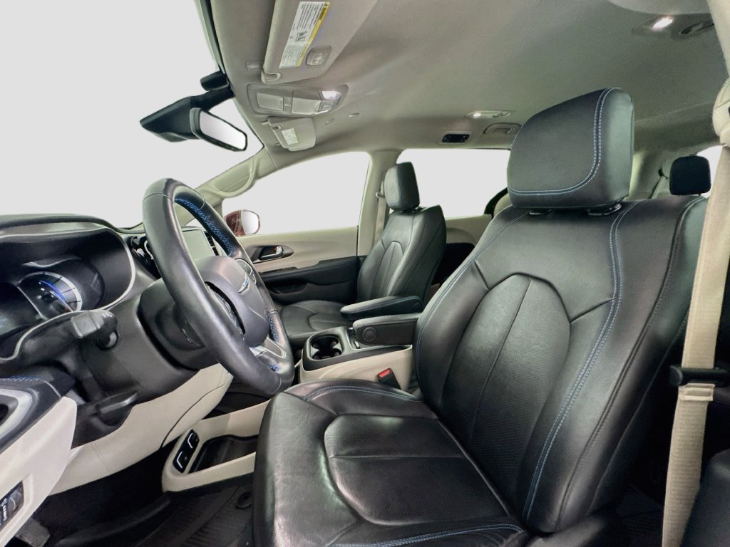 Used 2021 Chrysler Pacifica Touring-L FWD image 10