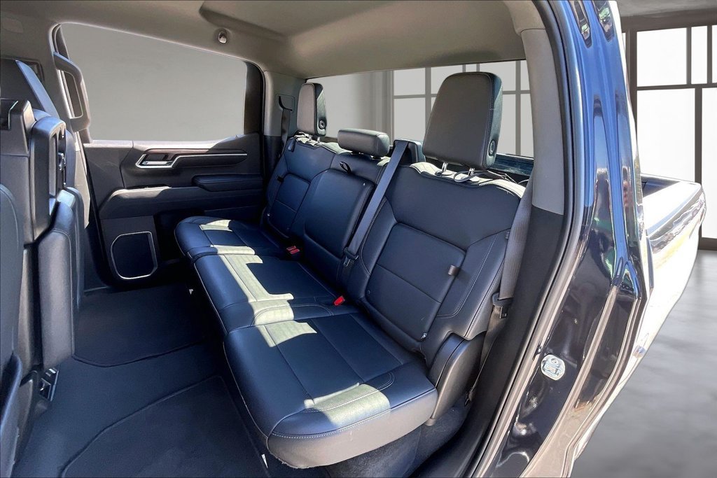 Used 2025 GMC Sierra 1500 SLT AWD/4WD image 22