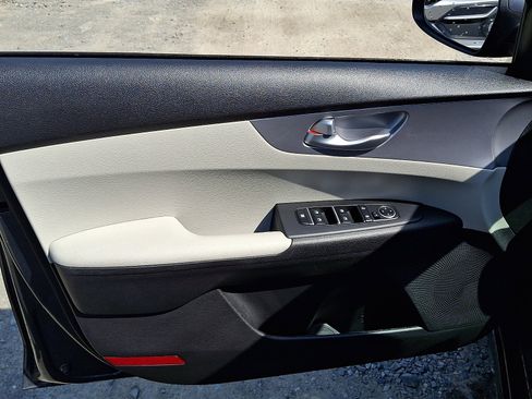 Used 2023 Kia Forte LXS w/ LXS Technology Package image 13