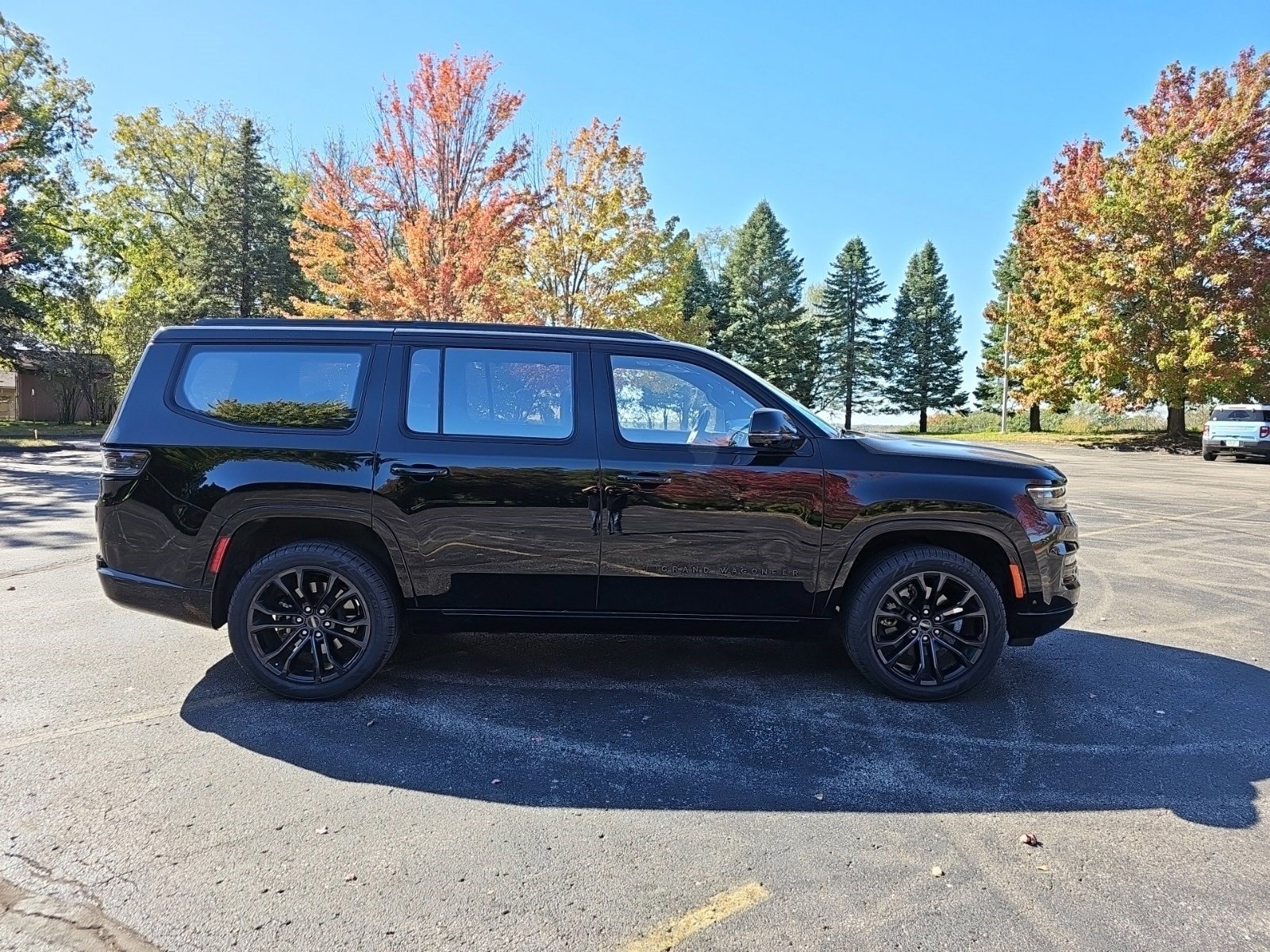 Used 2023 Jeep Grand Wagoneer Series II AWD/4WD image 7