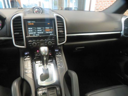 Used 2016 Porsche Cayenne AWD/4WD image 35