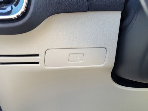 Certified 2023 Volvo XC40 B5 Plus w/ Driver Assist Package image 13