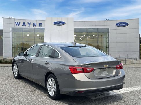 Used 2017 Chevrolet Malibu LT FWD image 4