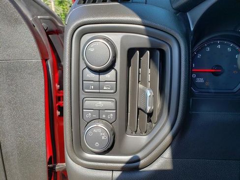 Used 2019 Chevrolet Silverado 1500 Custom w/ Custom Value Package AWD/4WD image 21
