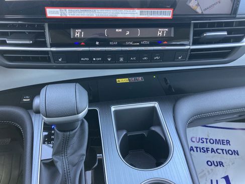 Certified 2025 Toyota Sienna XLE image 17