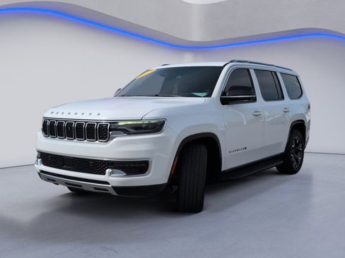 Used 2023 Jeep Wagoneer Series III w/ Convenience Group I AWD/4WD image 11