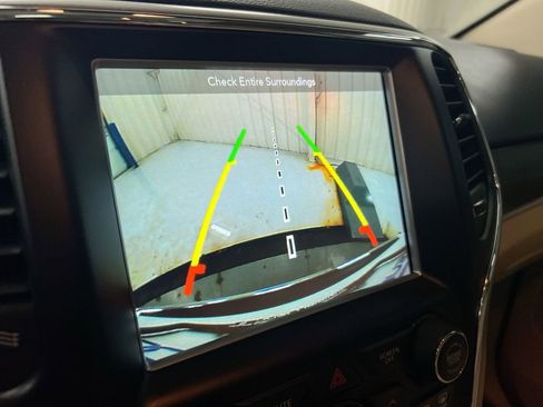 Used 2018 Jeep Grand Cherokee Limited w/ Luxury Group II image 15