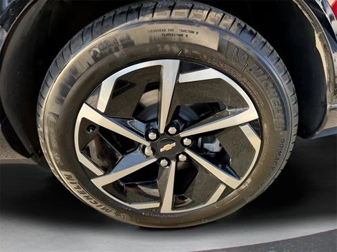 Used 2025 Chevrolet Equinox EV LT image 15