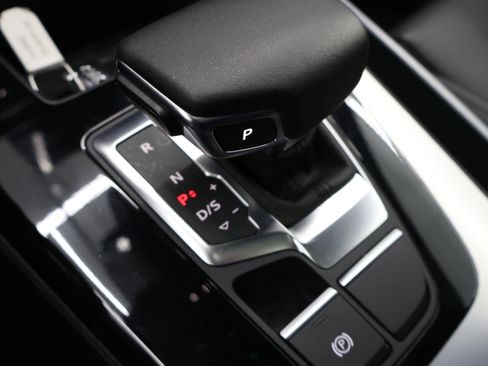 Used 2025 Audi Q5 2.0T Premium image 45