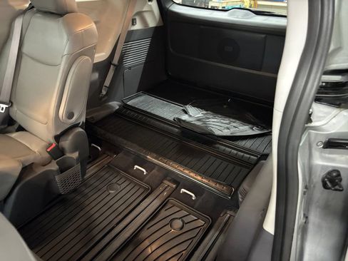 Used 2024 Toyota Sienna XLE w/ XLE Plus Package FWD image 15