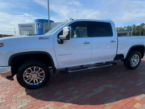 Used 2025 Chevrolet Silverado 2500 LTZ w/ LTZ Premium Package AWD/4WD image 7
