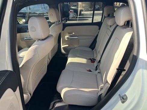 Used 2025 Mercedes-Benz GLB 250 image 9