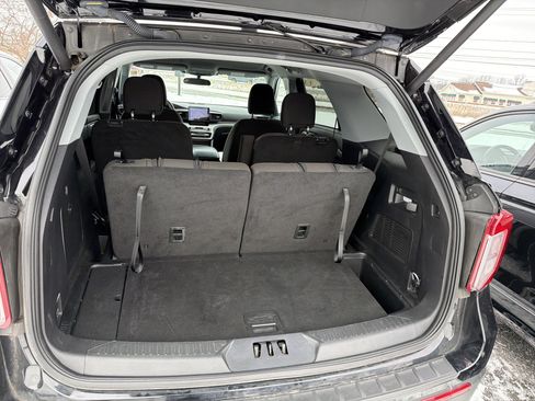 Used 2023 Ford Explorer XLT image 26