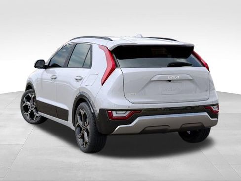 New 2025 Kia Niro SX Touring FWD image 4