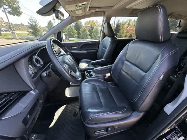 Used 2018 Toyota Sienna SE Premium FWD image 17